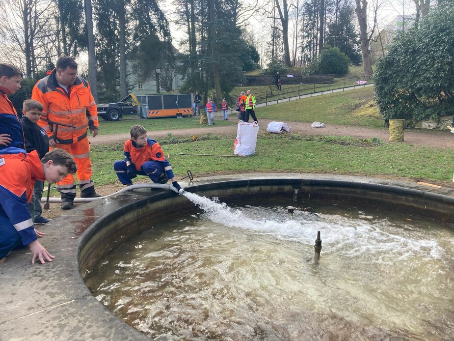Frühjahrsputz im Baumwollpark. Foto: Stadtverwaltung Flöha