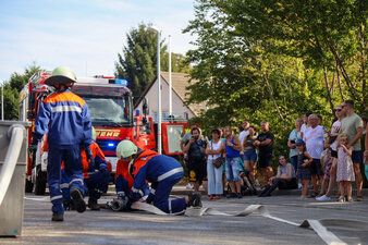 Die Jugendfeuerwehr präsentierte den Besuchern ihr bereits erworbenes Können. Foto: Erik Frank Hoffmann